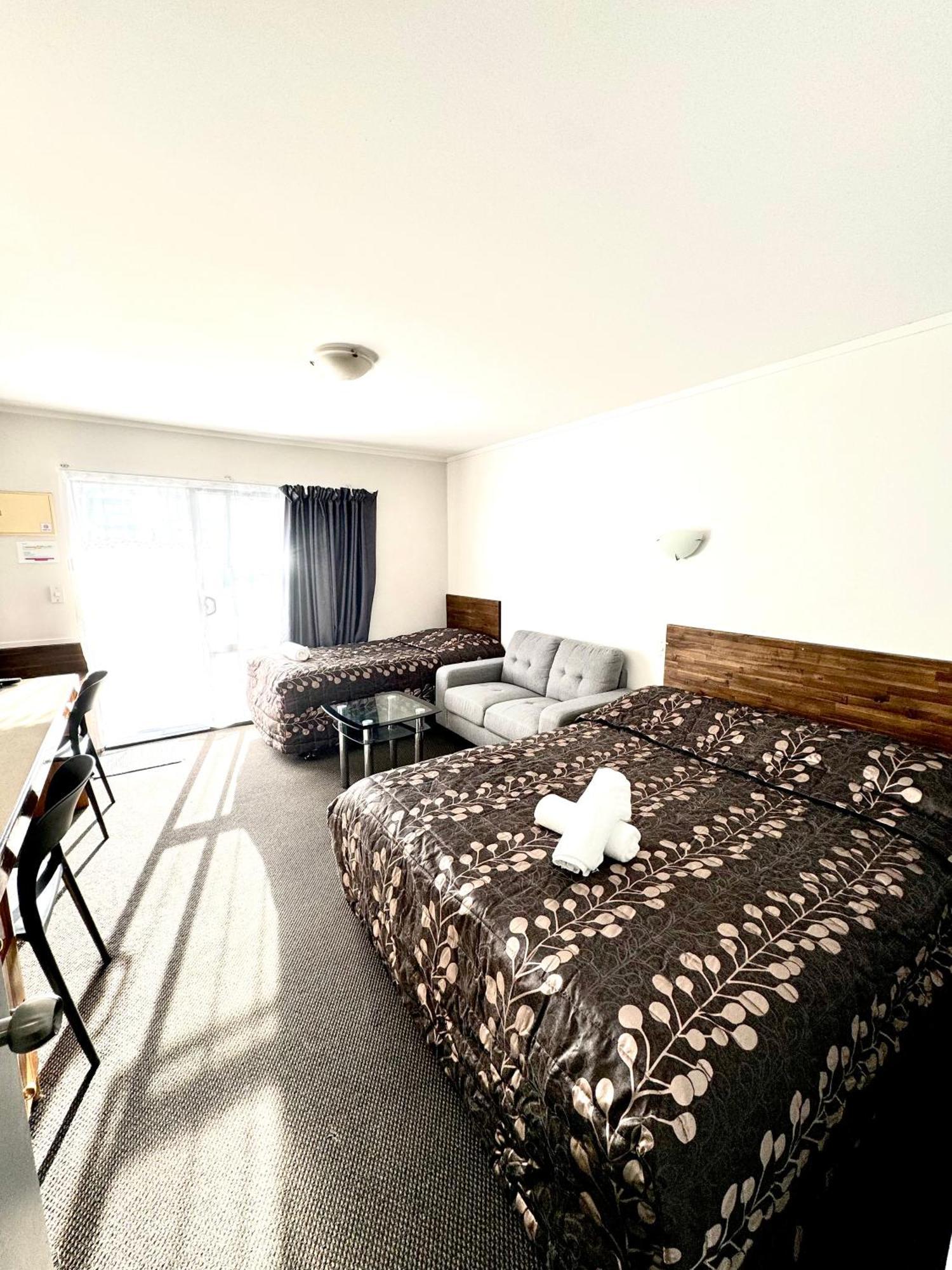 Papakura Pioneer Motor Lodge & Motel Exterior photo