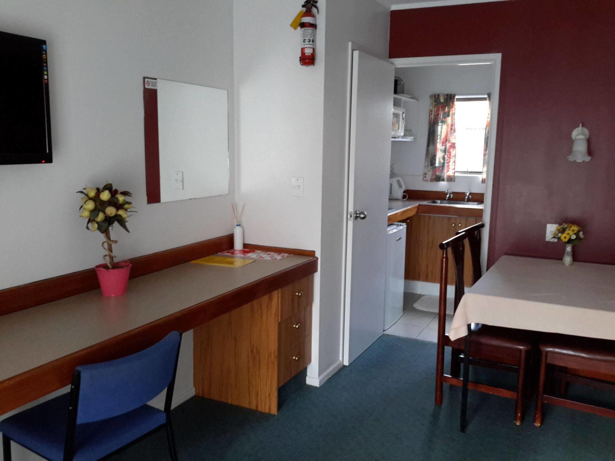 Papakura Pioneer Motor Lodge & Motel Exterior photo