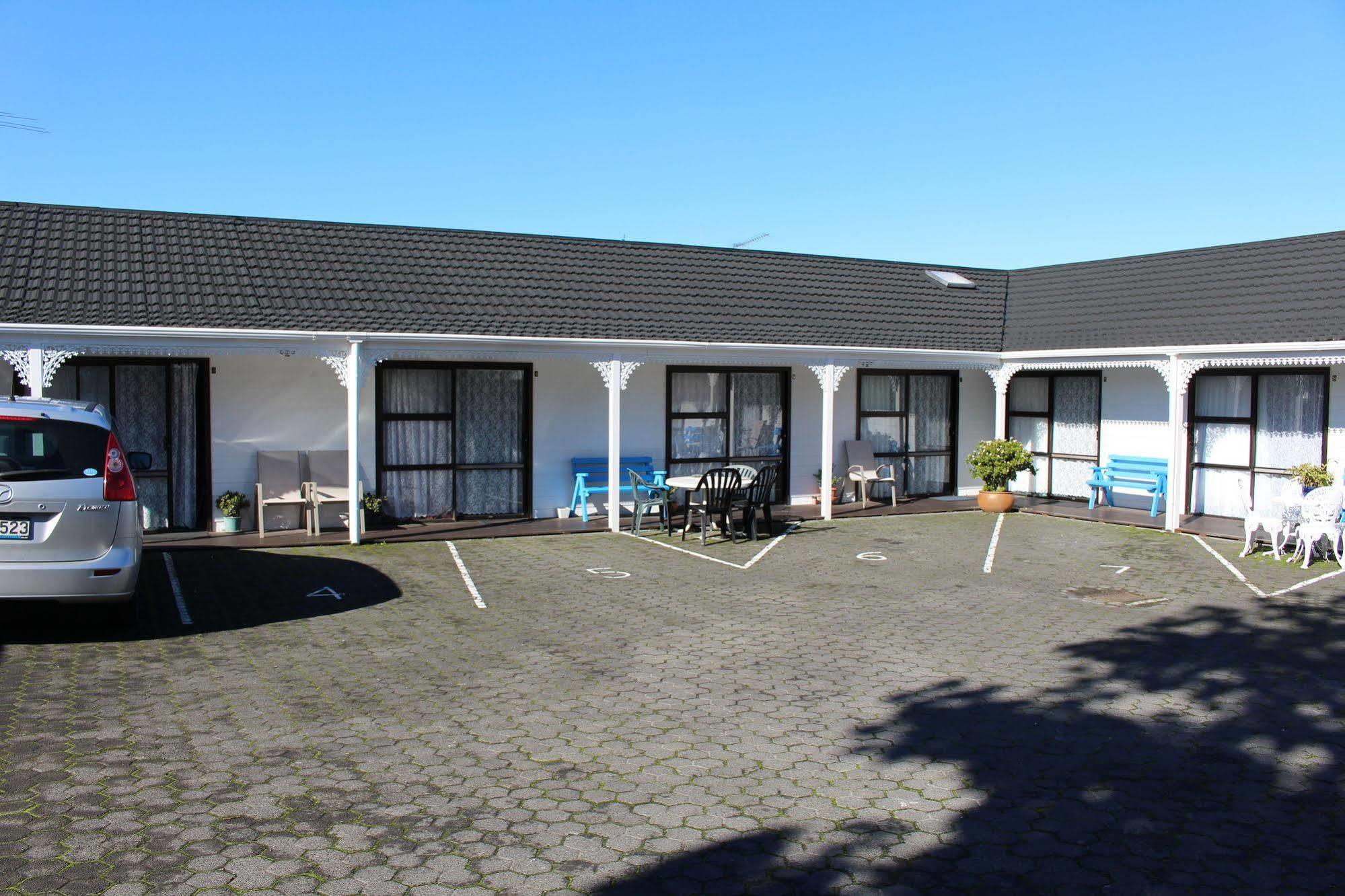 Papakura Pioneer Motor Lodge & Motel Exterior photo